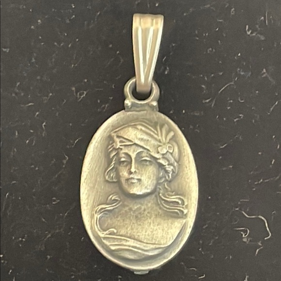 Vintage pewter lady bust pendant - Picture 1 of 4